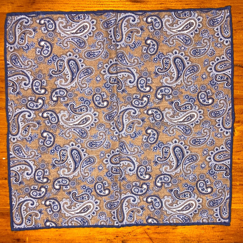 NWT Eleventy Milano Hand Stitched Pocket Square, Made in Italy